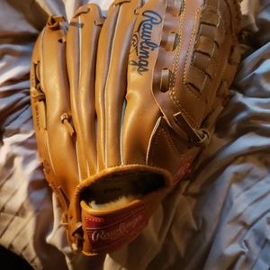 Men's baseball glove. Never used size 12 inch